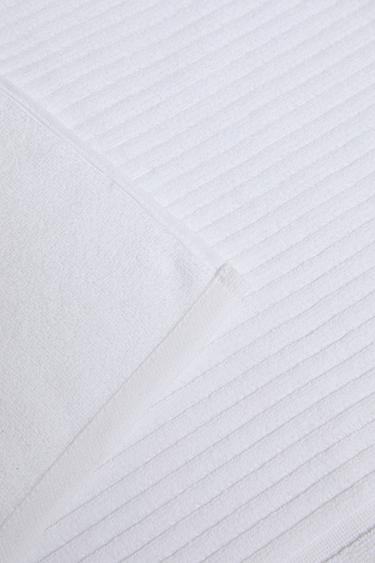 TAPIS DE BAIN TEXTURE CÔTELÉE - Blanc de Zara - Image 3