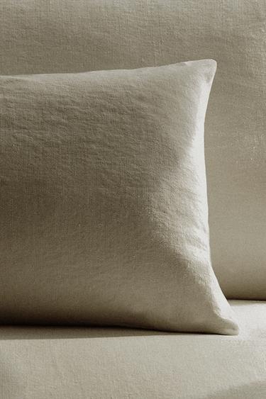 WASHED LINEN CUSHION COVER - Light beige by Zara