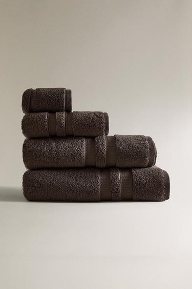 EXTRA SOFT DOUBLE BORDER BATH TOWEL - Dark brown by Zara