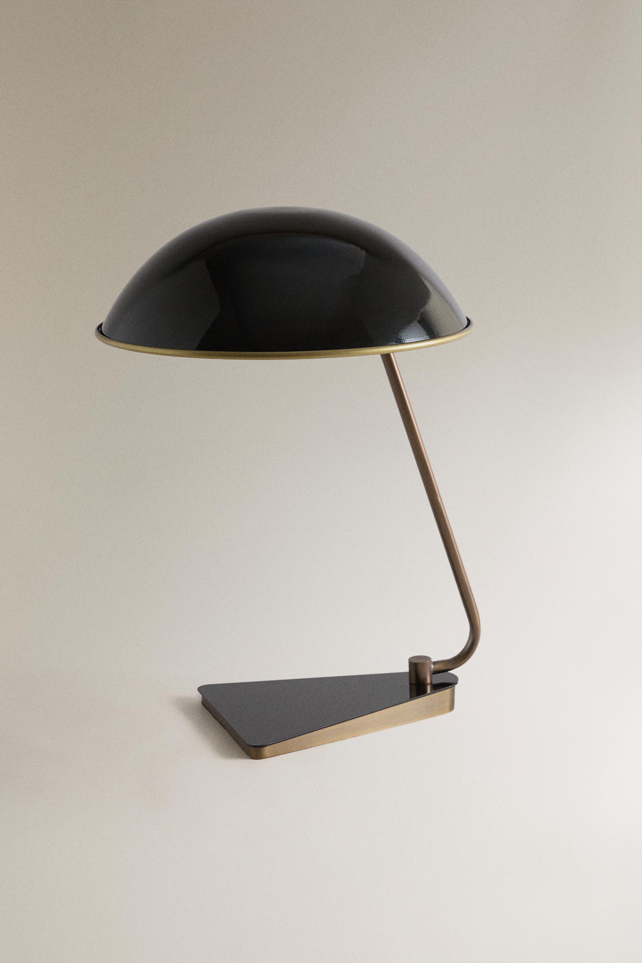 METAL TABLE LAMP