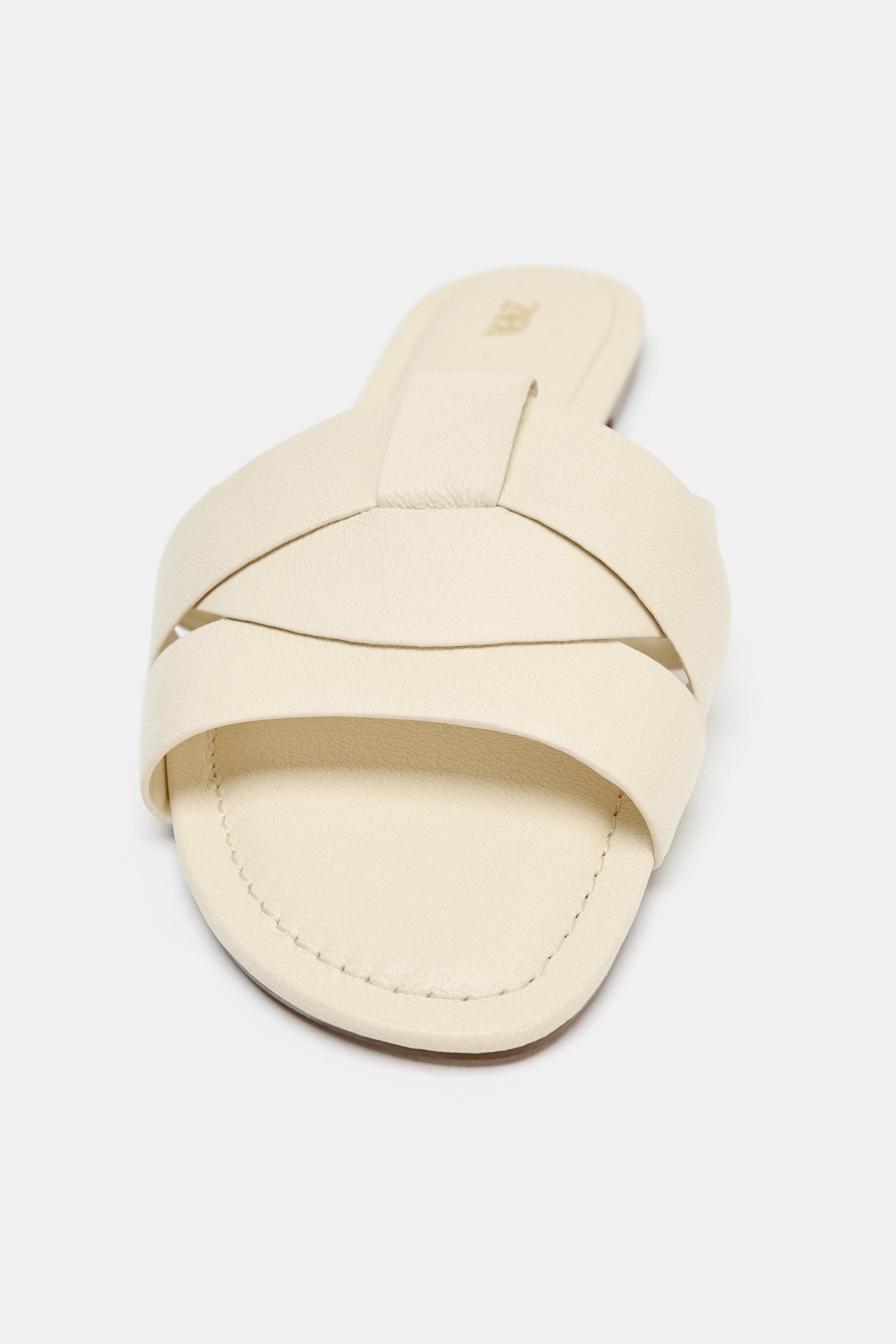 SANDALES PLATES EN CUIR À BRIDES CROISÉES