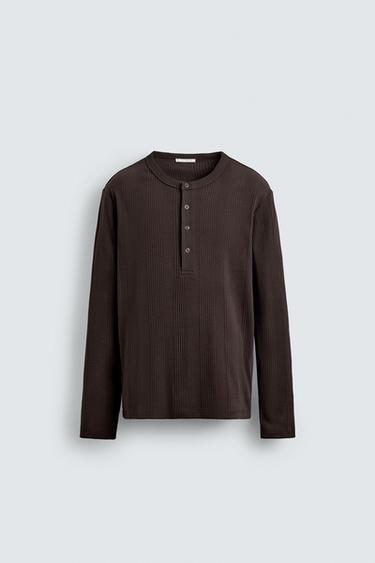 ФУТБОЛКА З ҐУДЗИКАМИ НА КОМІРІ ТА ТЕКСТУРОЮ - Темно-коричневий Zara