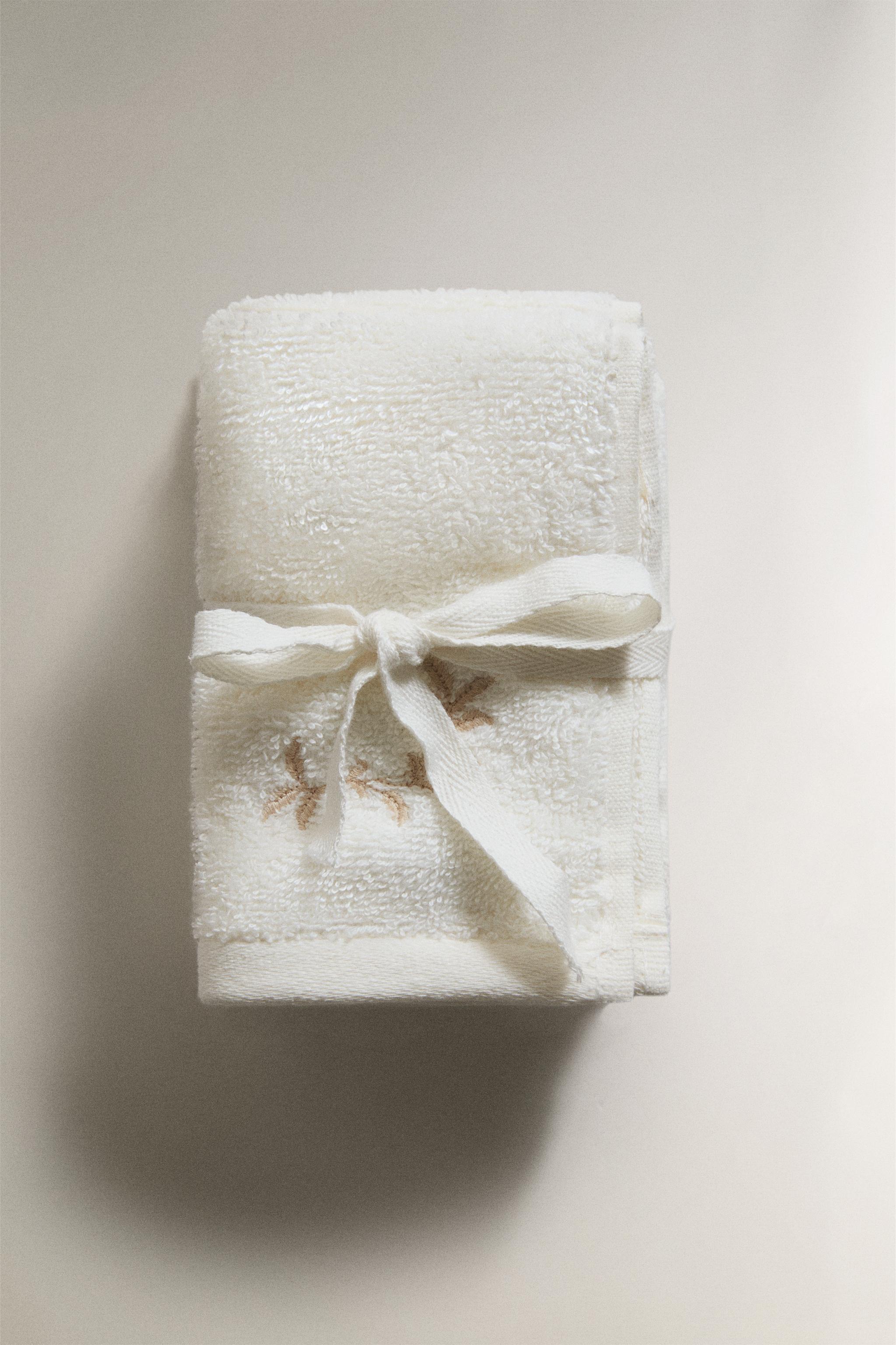 BATH MAT WITH PLANT EMBROIDERY — Golden