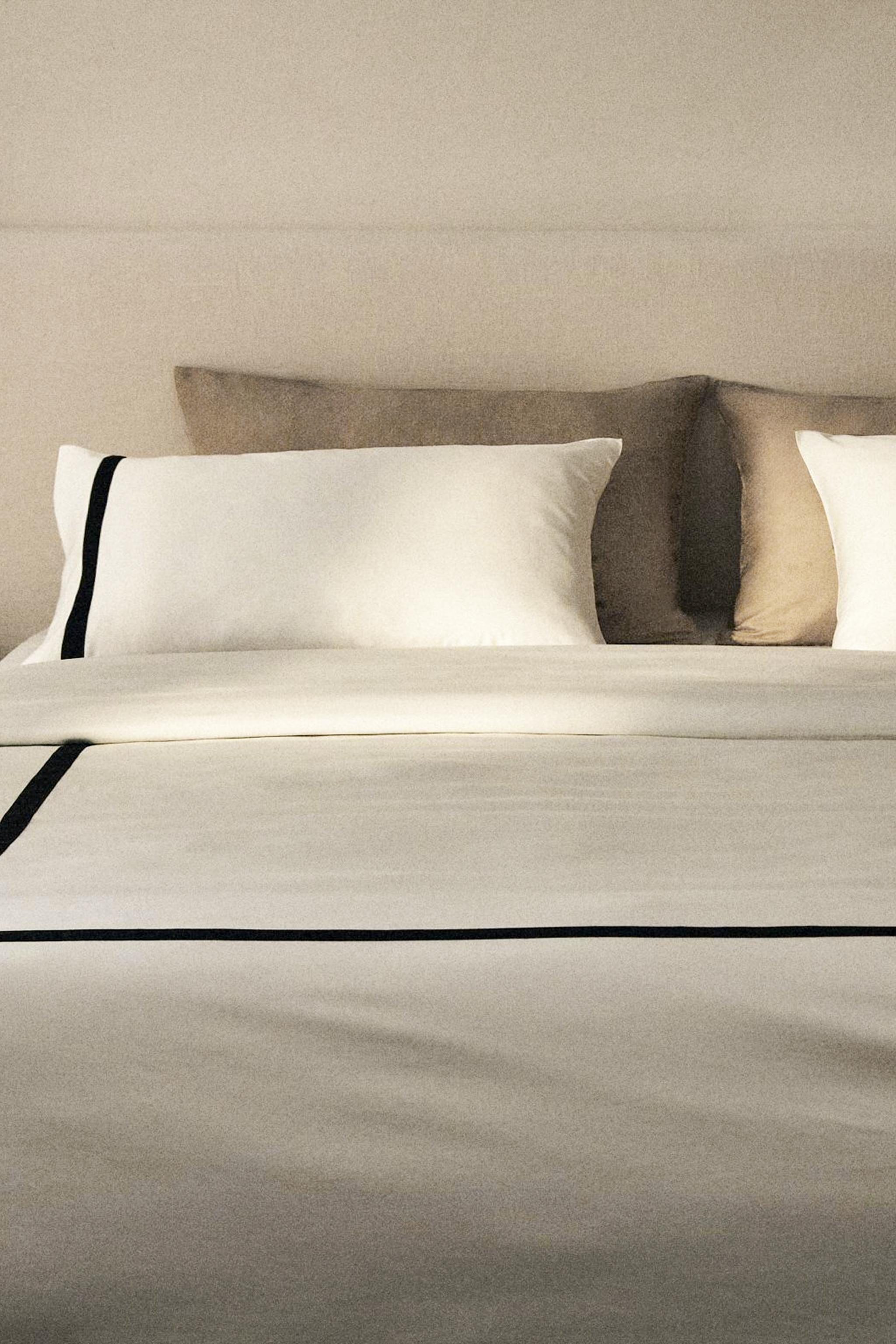 BORDERED SATEEN DUVET COVER