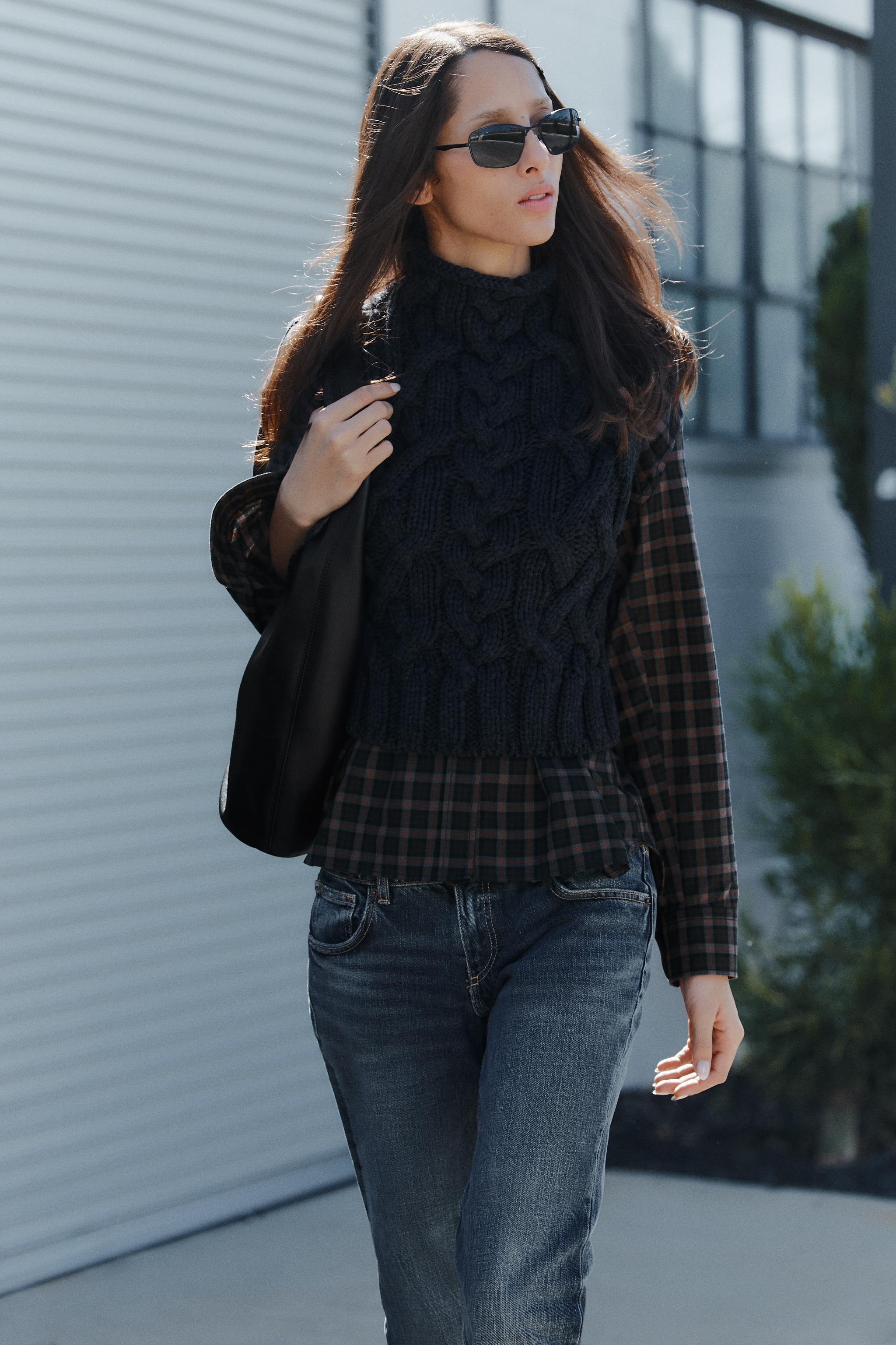 CABLE KNIT VEST