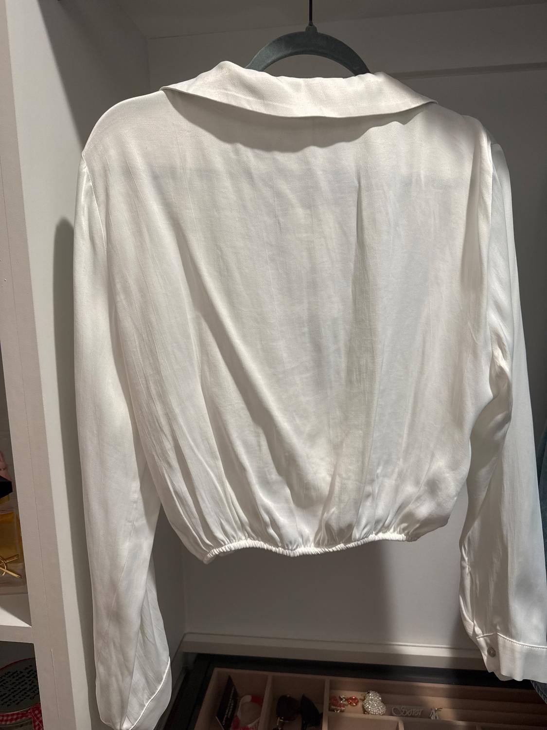 CAMISA SATINADA CROPPED - Image 2