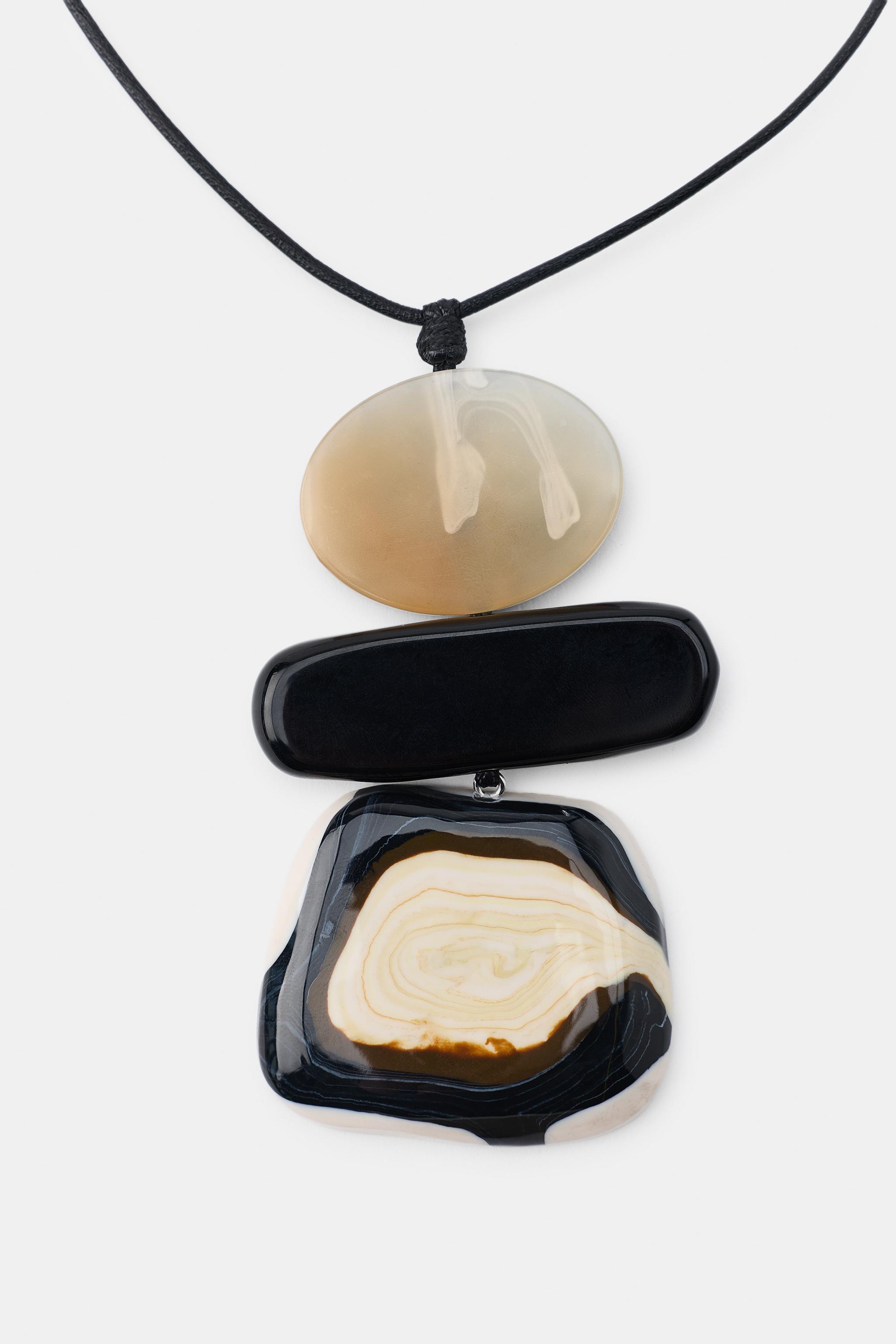 COLLIER LACET CUIR RÉSINE