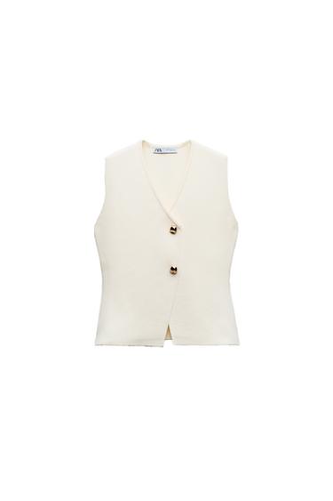 PLAIN KNIT TOP WITH GOLD BUTTON