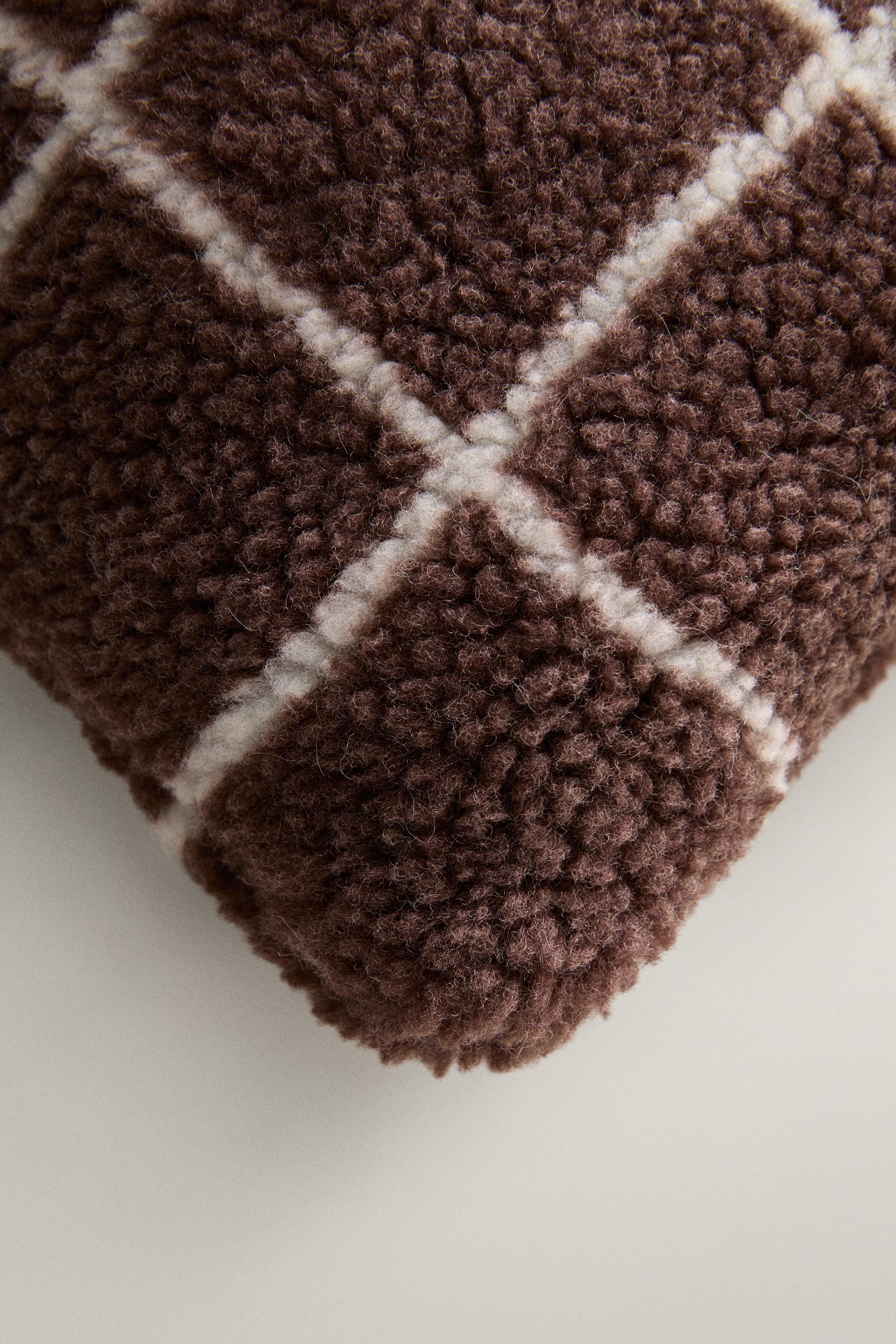 CHILDREN'S FAUX SHEARLING CUSHION WITH U — Brown