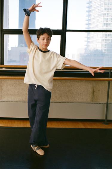 تيشرت بياقة متدرجة اللون - خَام by Zara