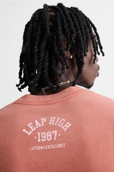 T-SHIRT IMPRIMÉ VARSITY - Rouge de Zara - Image 5