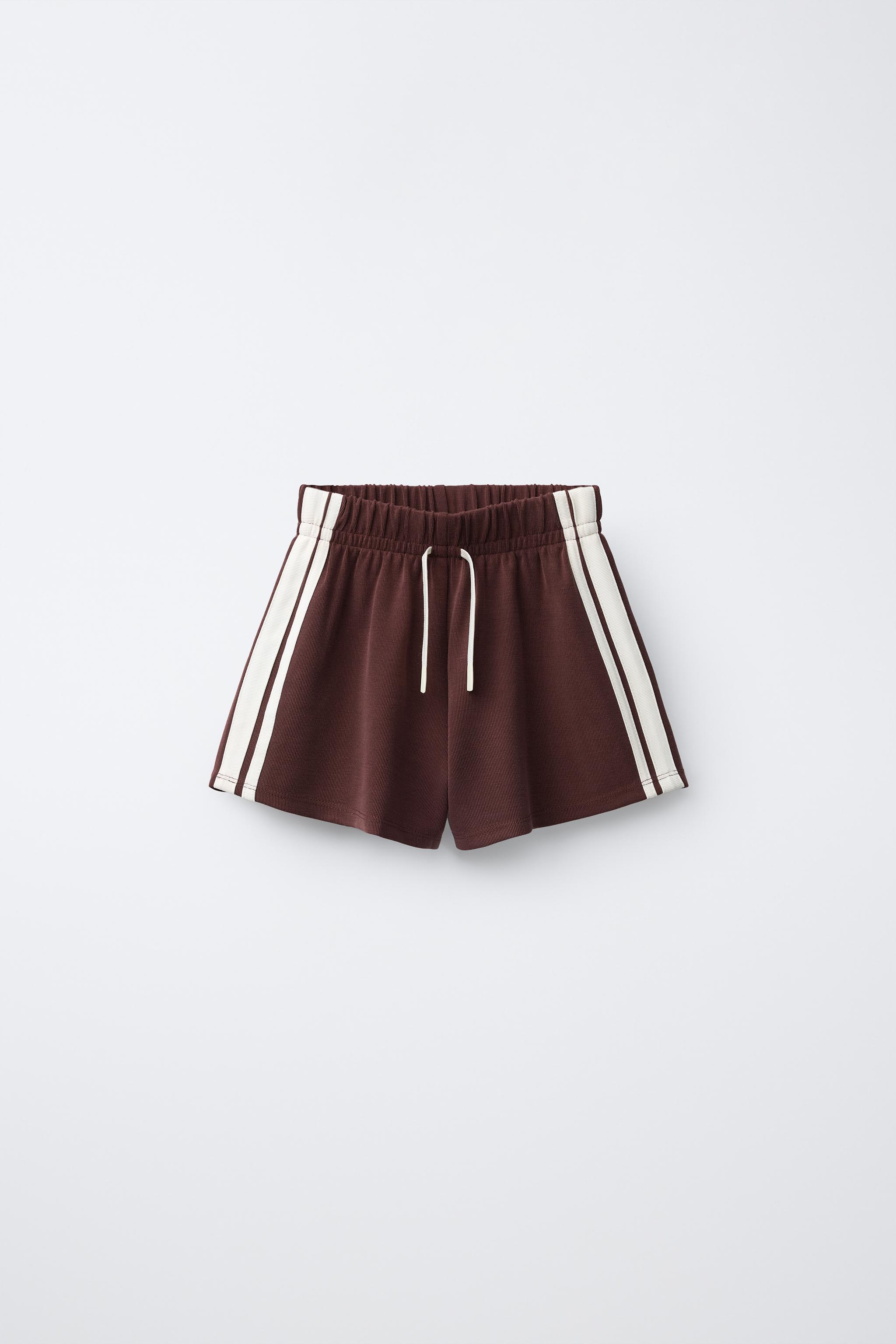 CONTRAST SIDE STRIPE SHORTS
