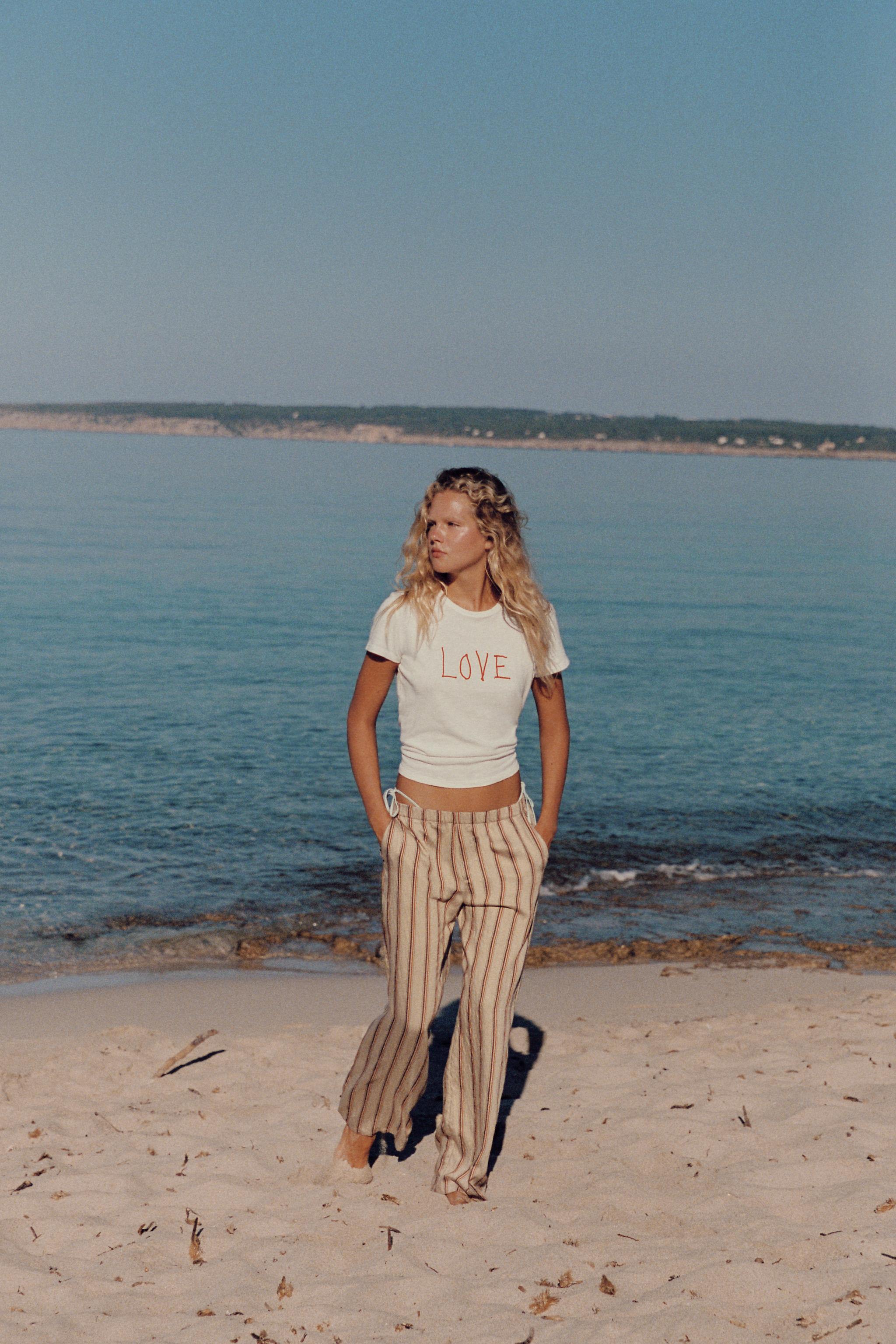 Женские футболки Zara TEXTURED TEXT T-SHIRT