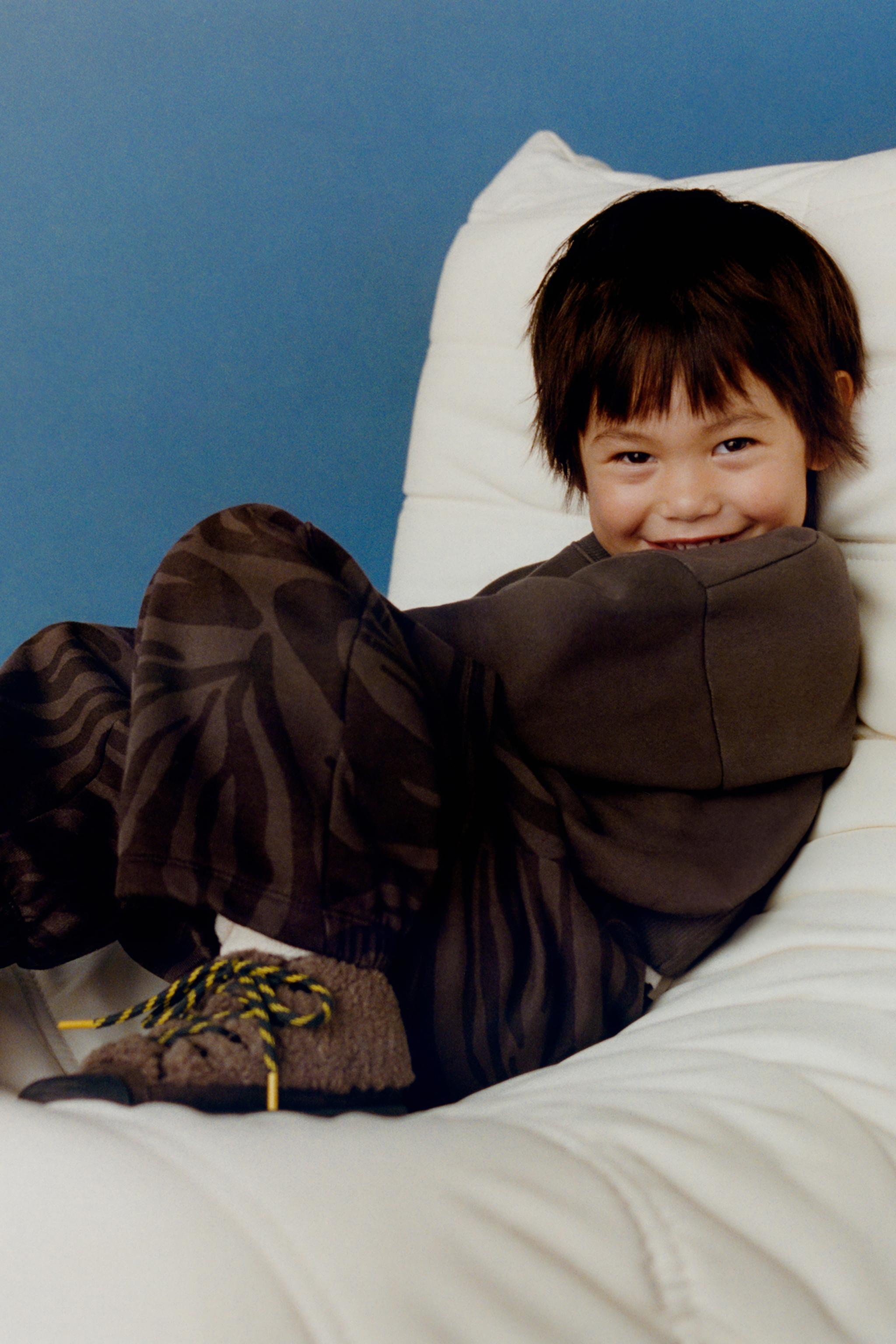 ENSEMBLE DE JOGGING AVEC SWEAT ET PANTALON IMPRIMÉS