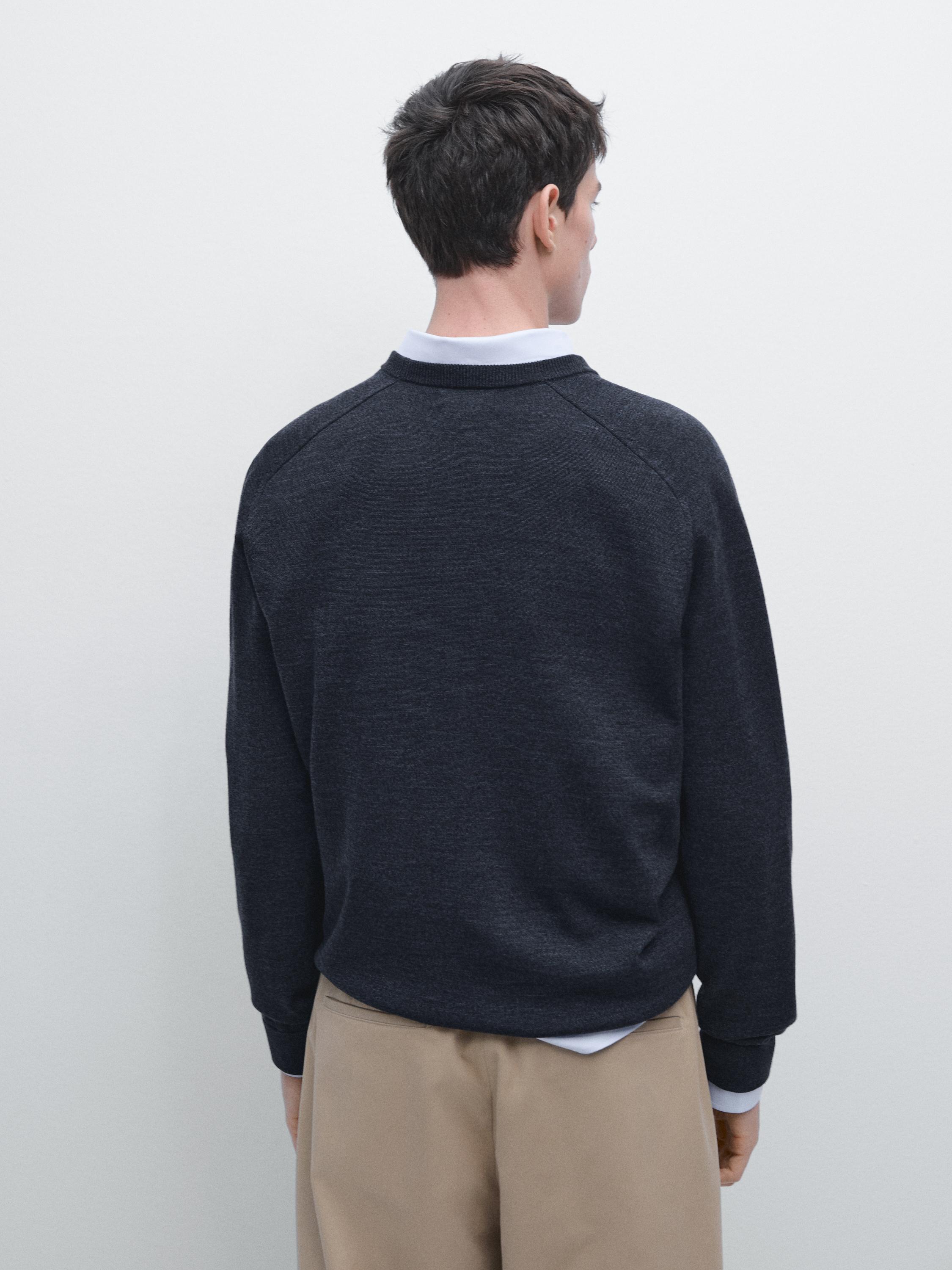 Knit 100% merino wool sweater with crew neck