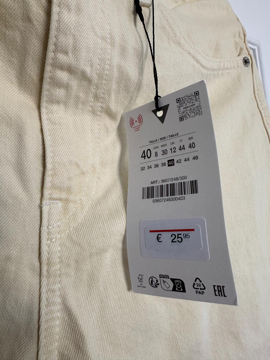 TRF MOM FIT HIGH-WAIST JEANS - Image 3