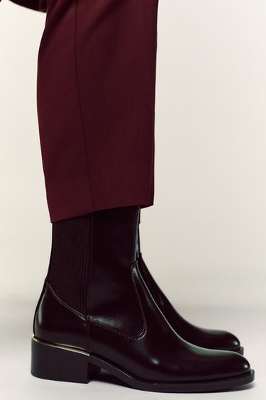 LOW-HEEL ANKLE BOOTS WITH METAL DETAIL - Brown de Zara - Image 1