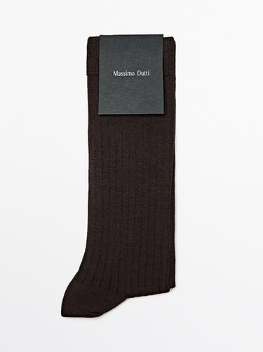 Chaussettes côtelées soie - Chocolat de Zara - Image 0