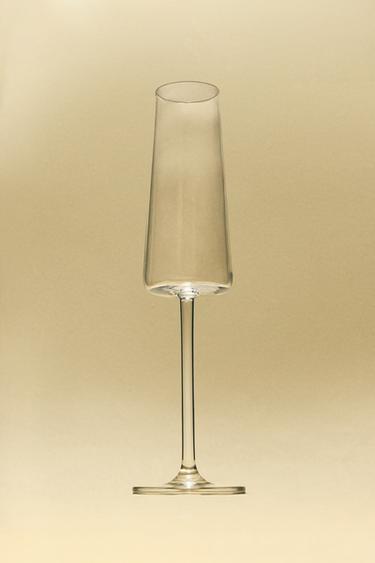 CONICAL CRYSTALLINE FLUTE GLASS - 990 الخاص بـ Zara
