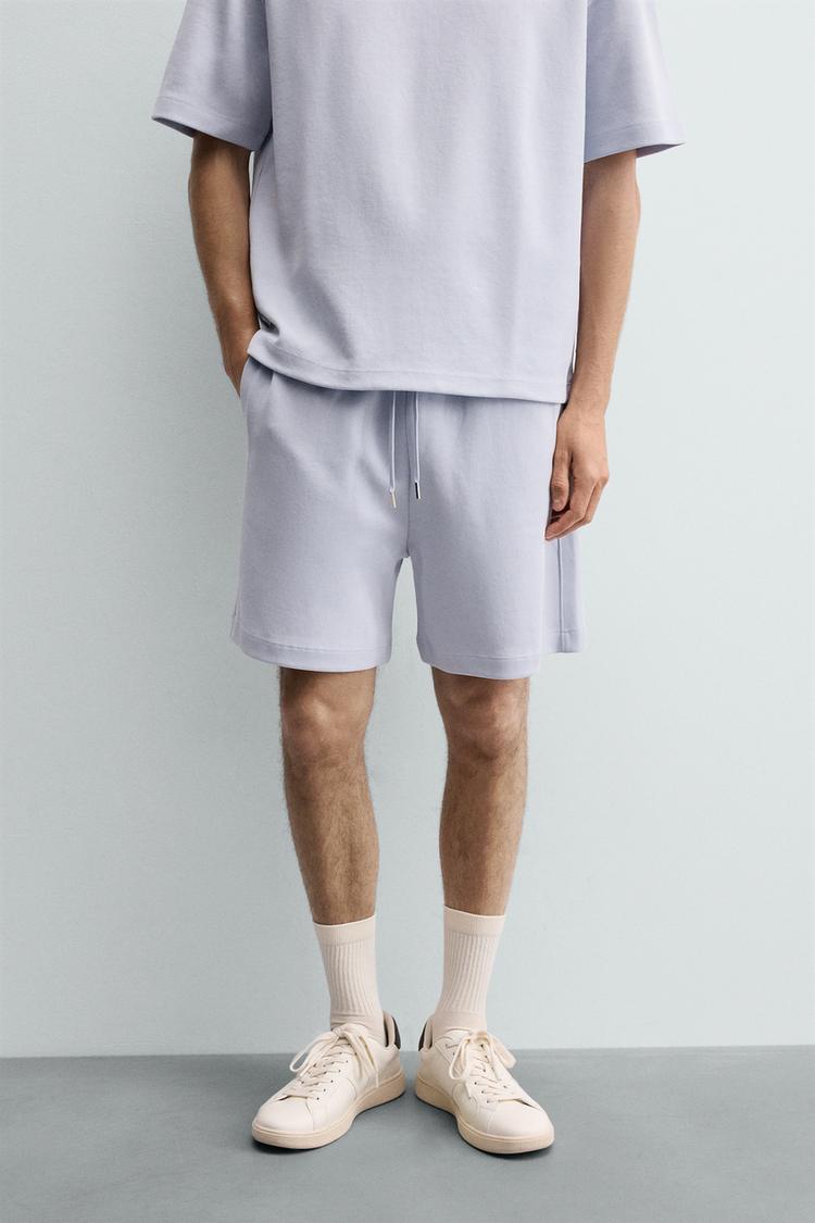 PANTALÓN CORTO BERMUDA TIPO JOGGER DE TEJIDO INTERLOCK CON CORTE RELAJADO 2