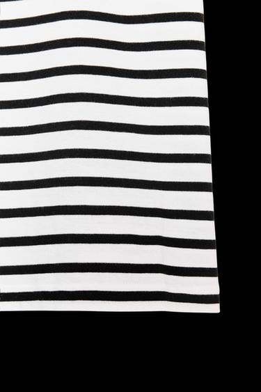 VERWASCHENES T-SHIRT MIT KURZEN ÄRMELN - Gestreift von Zara