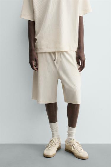 BERMUDA JOGGER ESTRUCTURA CANALÉ - Blanco roto de Zara