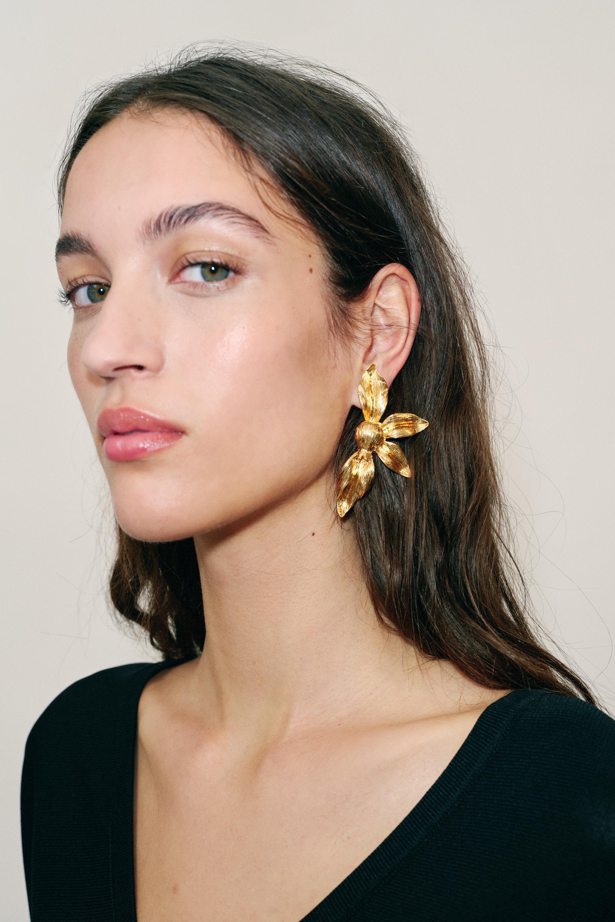 FAN FLOWER EARRINGS