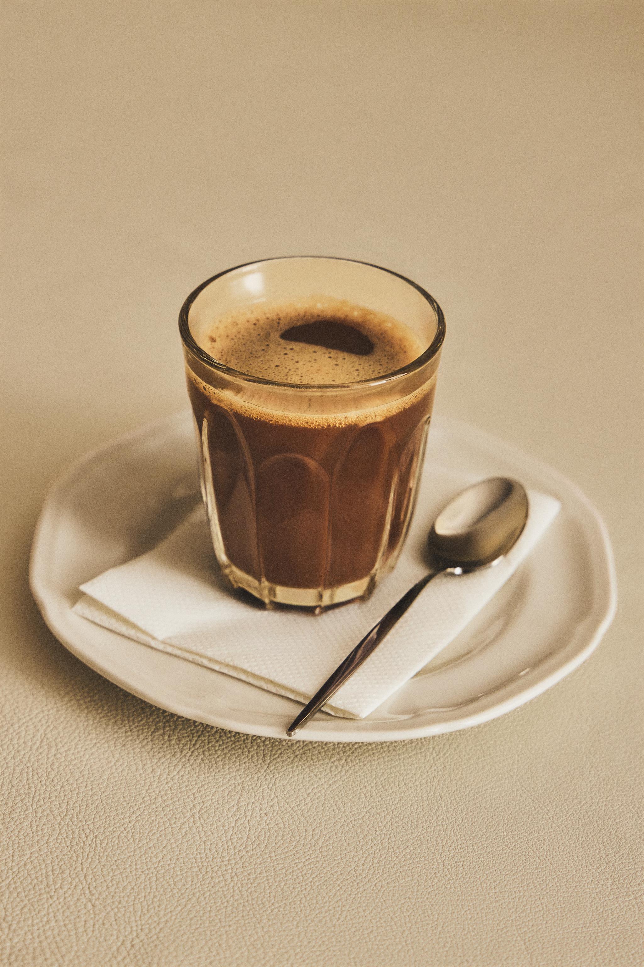 COFFEE TUMBLER WITH RAISED DESIGN