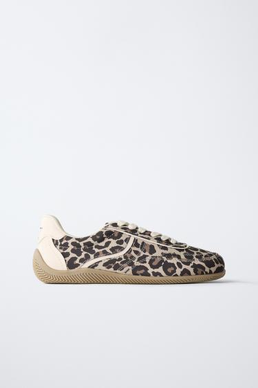 حذاء رياضي ANIMAL PRINT - بني الخاص بـ Zara