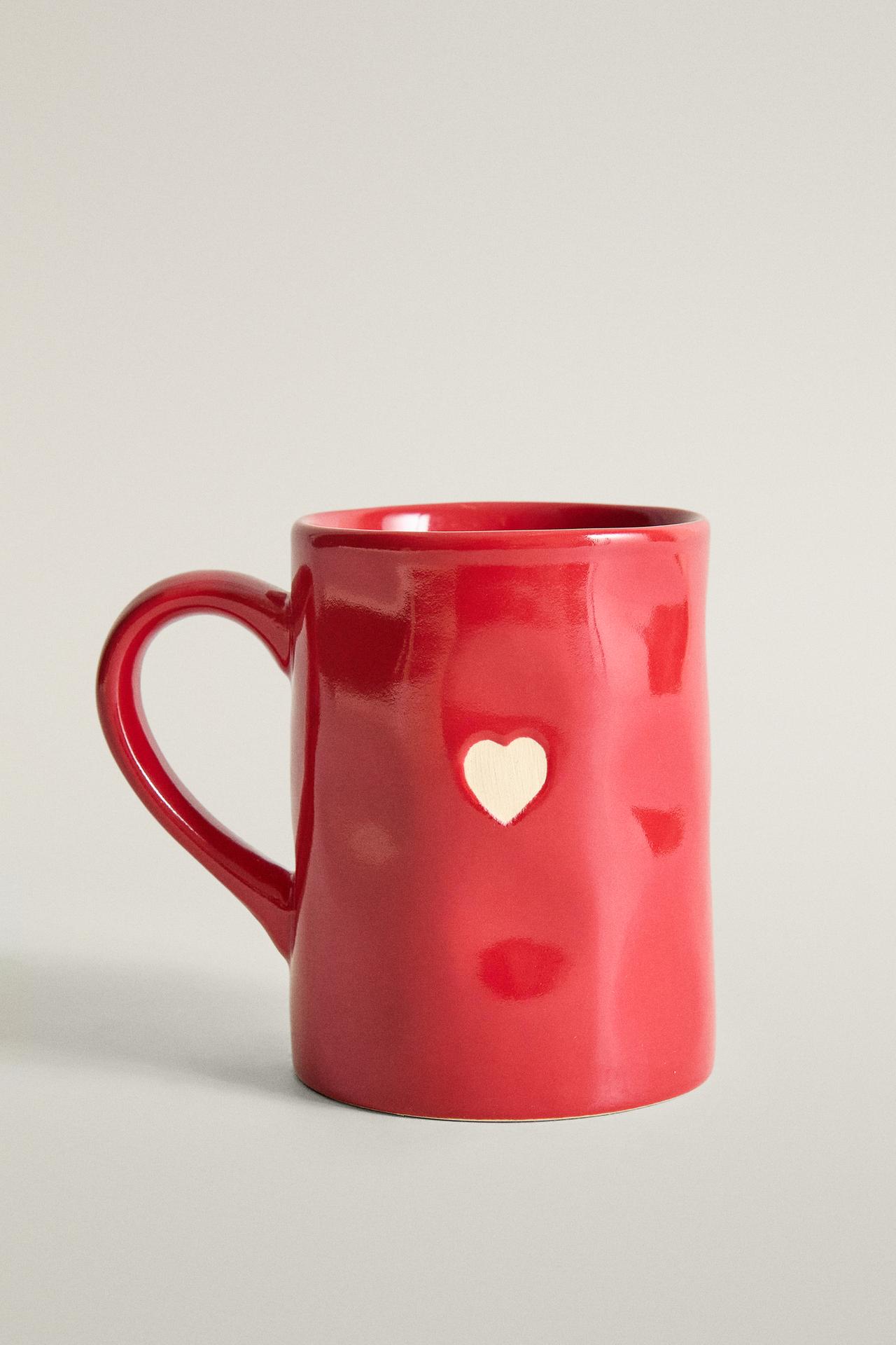 CERAMIC CHRISTMAS HEART MUG — Red / White
