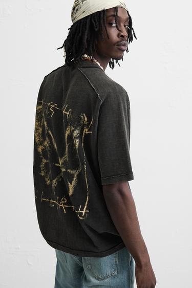 T-SHIRT EN MAILLE À IMPRIMÉ DÉLAVÉ - Noir de Zara - Image 4