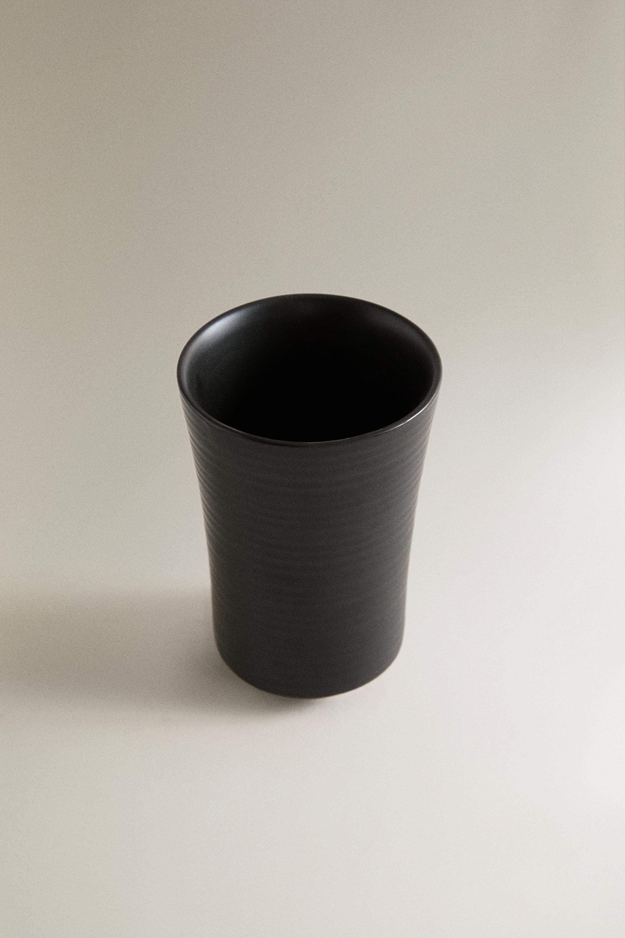 TOOTHBRUSH HOLDER WITH BLACK TOOTHBRUSH — Black