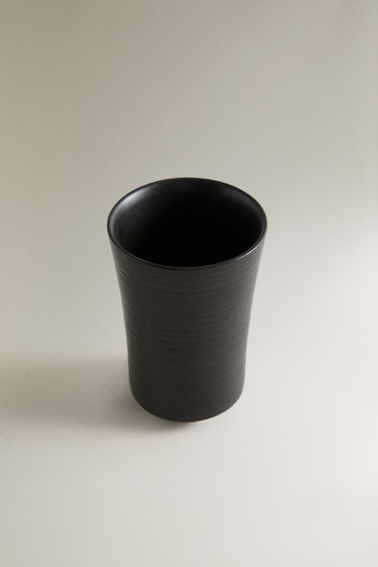 TOOTHBRUSH HOLDER WITH BLACK TOOTHBRUSH — Black