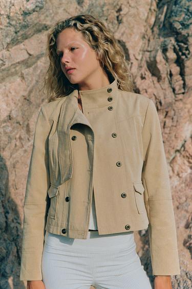 Chaqueta de cuello alto con bolsillos