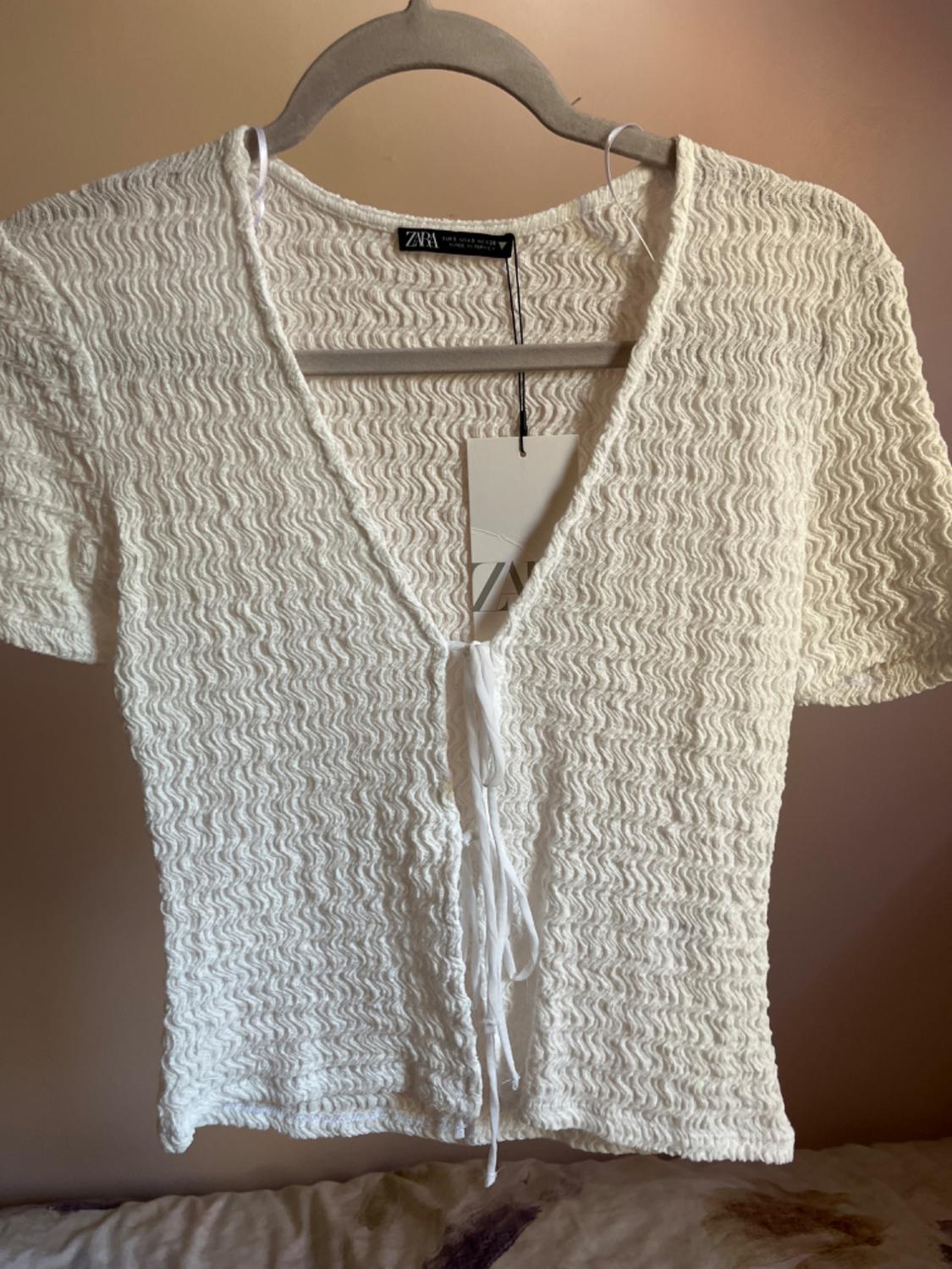BOW TRIM TEXTURED TOP
