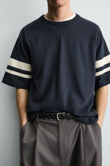 T-SHIRT RELAXED FIT À BANDES - Bleu marine de Zara - Image 4
