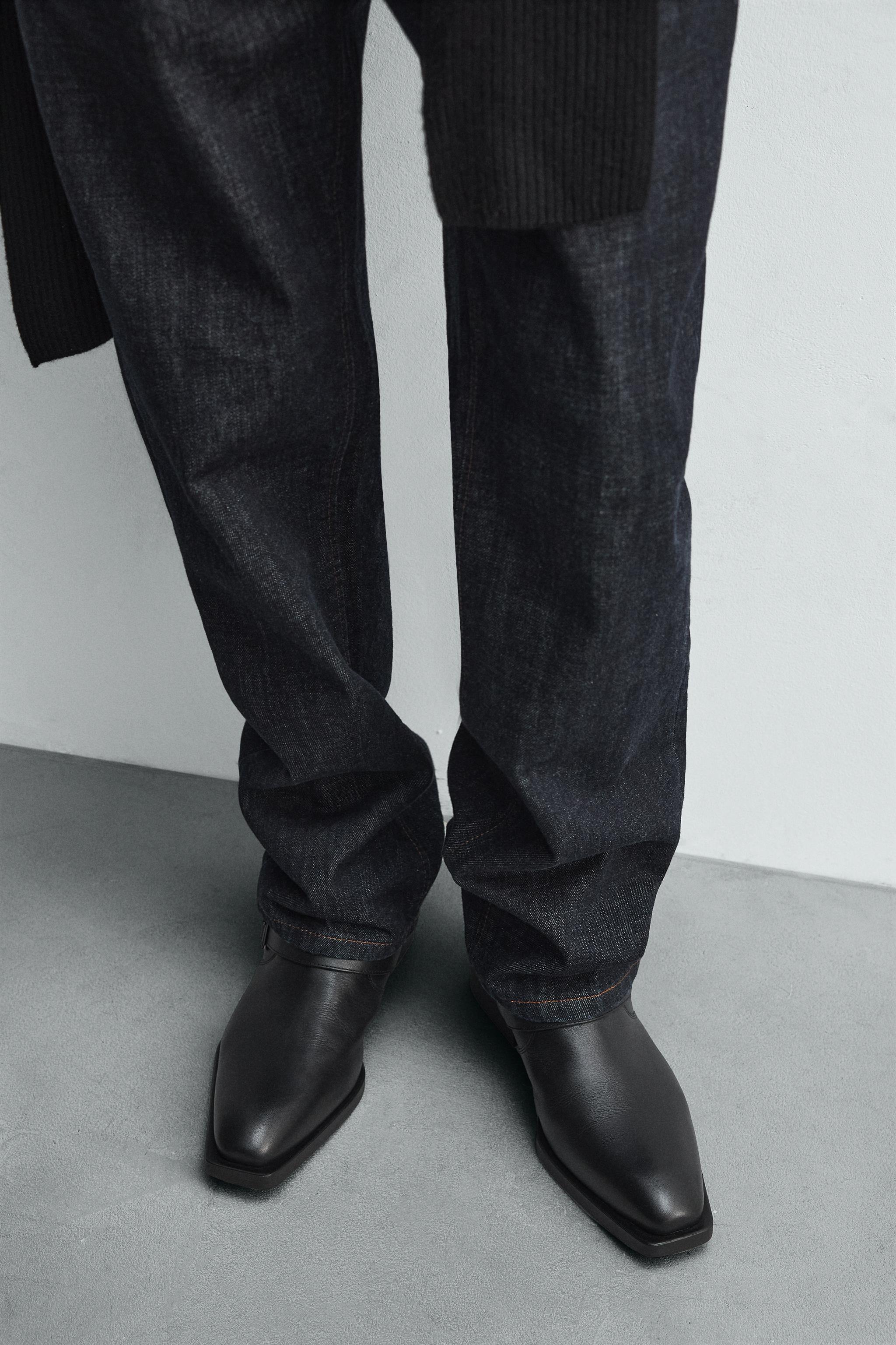 LEATHER BUCKLE BOOTS