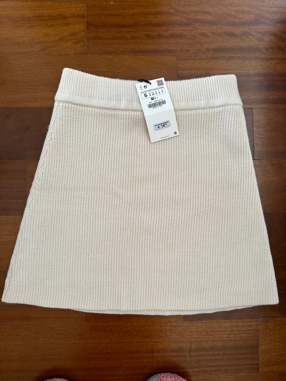 KNIT MINI SKIRT - Image 2