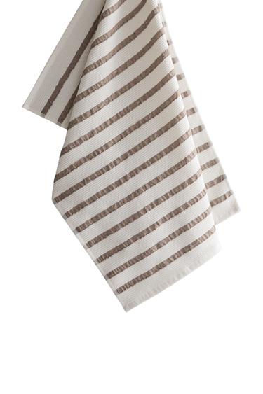 WAFFLE-KNIT TEA TOWEL - بني الخاص بـ Zara