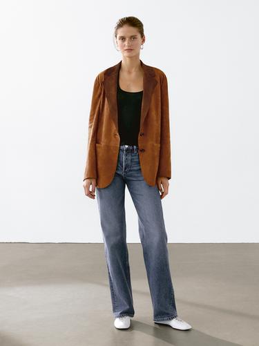 Blazer fluide en cuir finition daim - Vison foncé de Zara