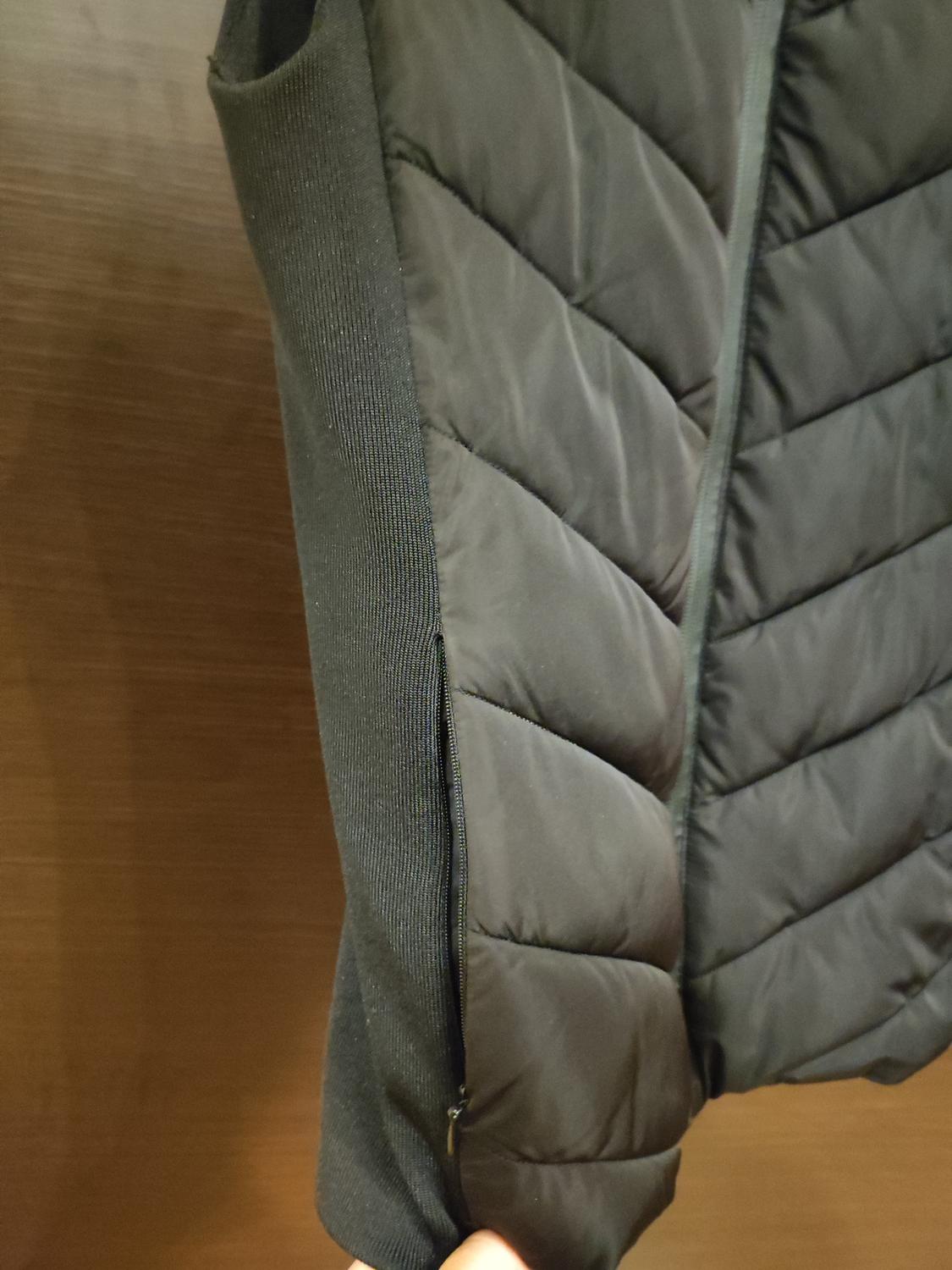 FITTED PUFFER GILET WITH HOOD - Image 2