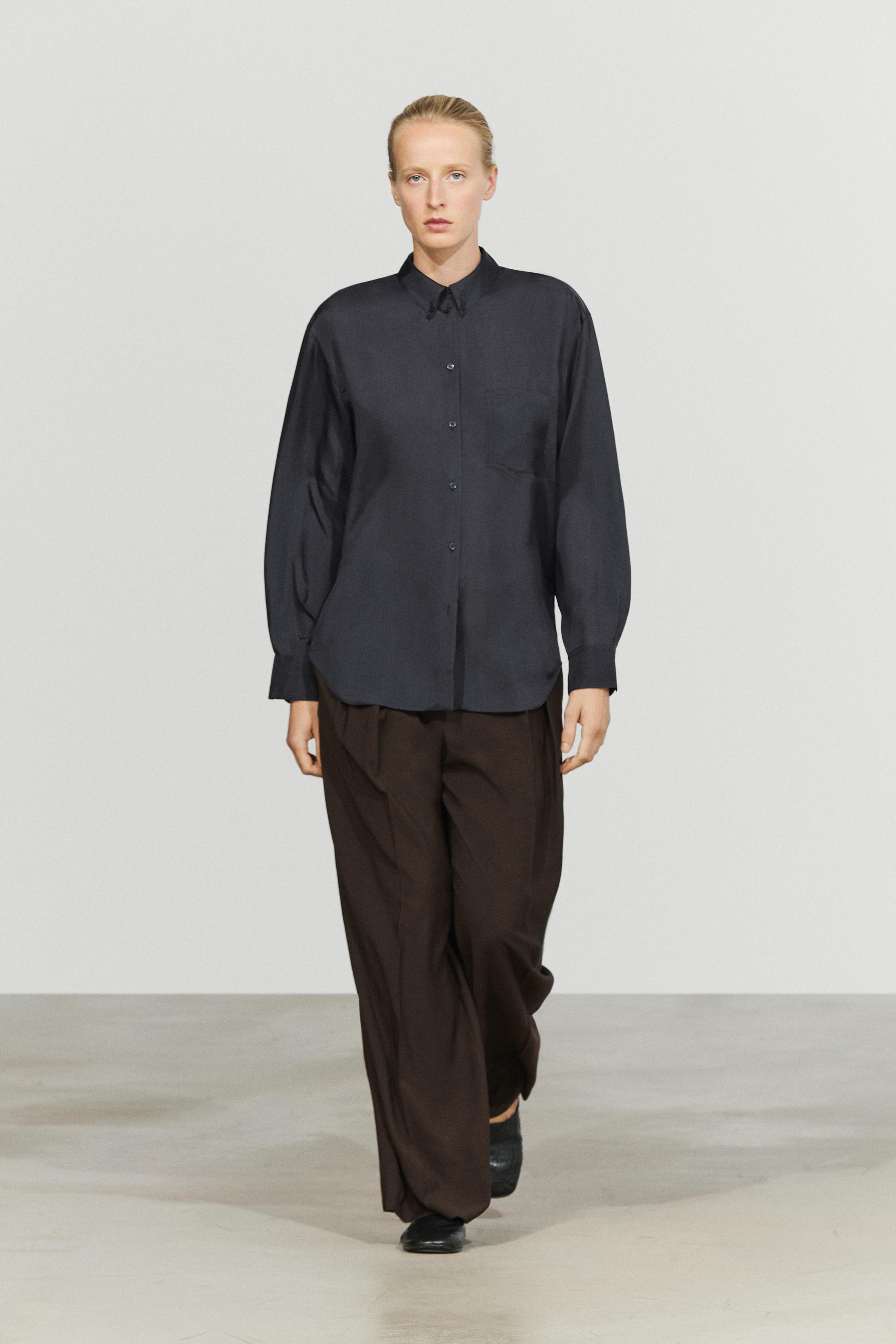 Flowing shirt with pocket detail — Navy blue