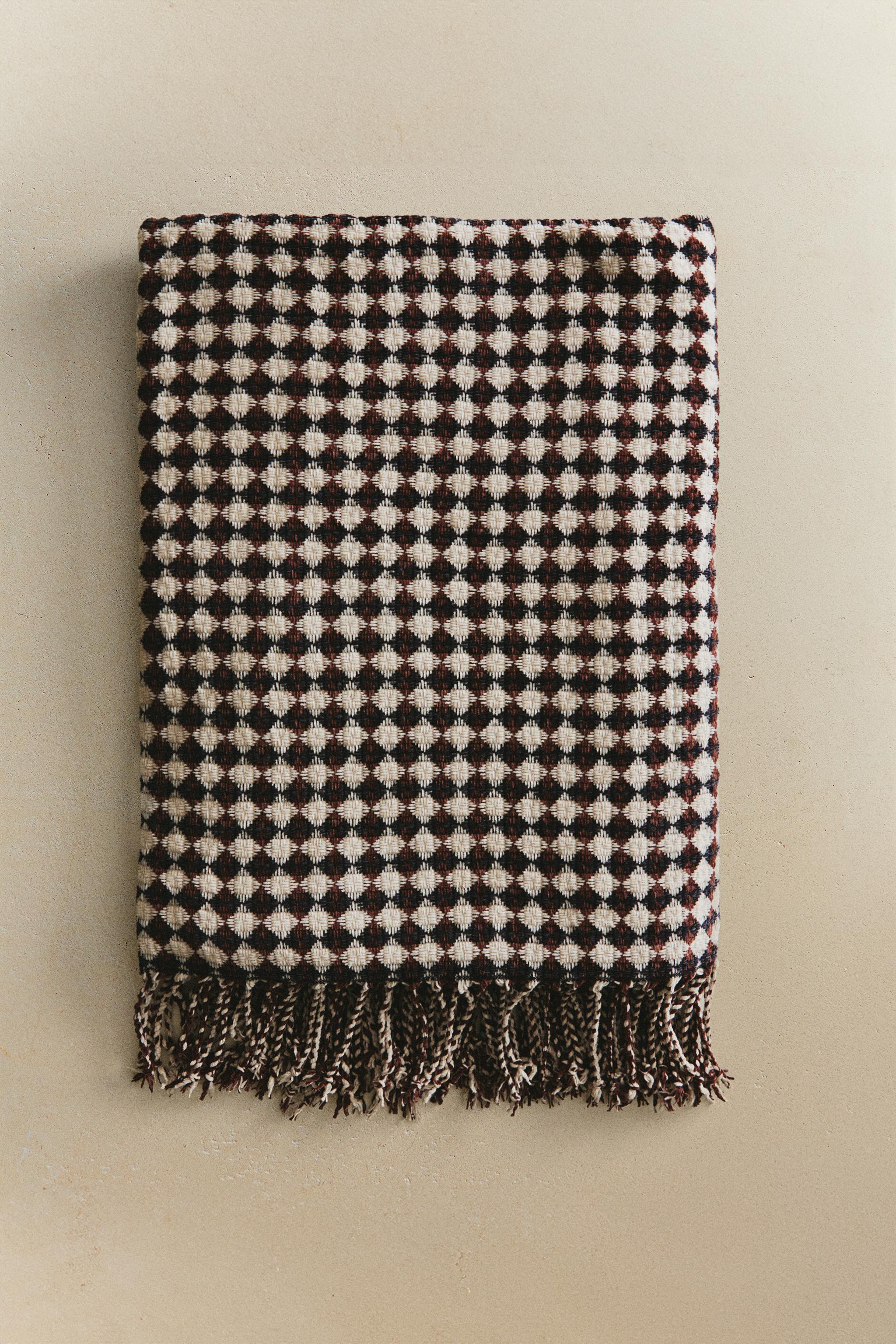 DIAMOND CHENILLE BLANKET