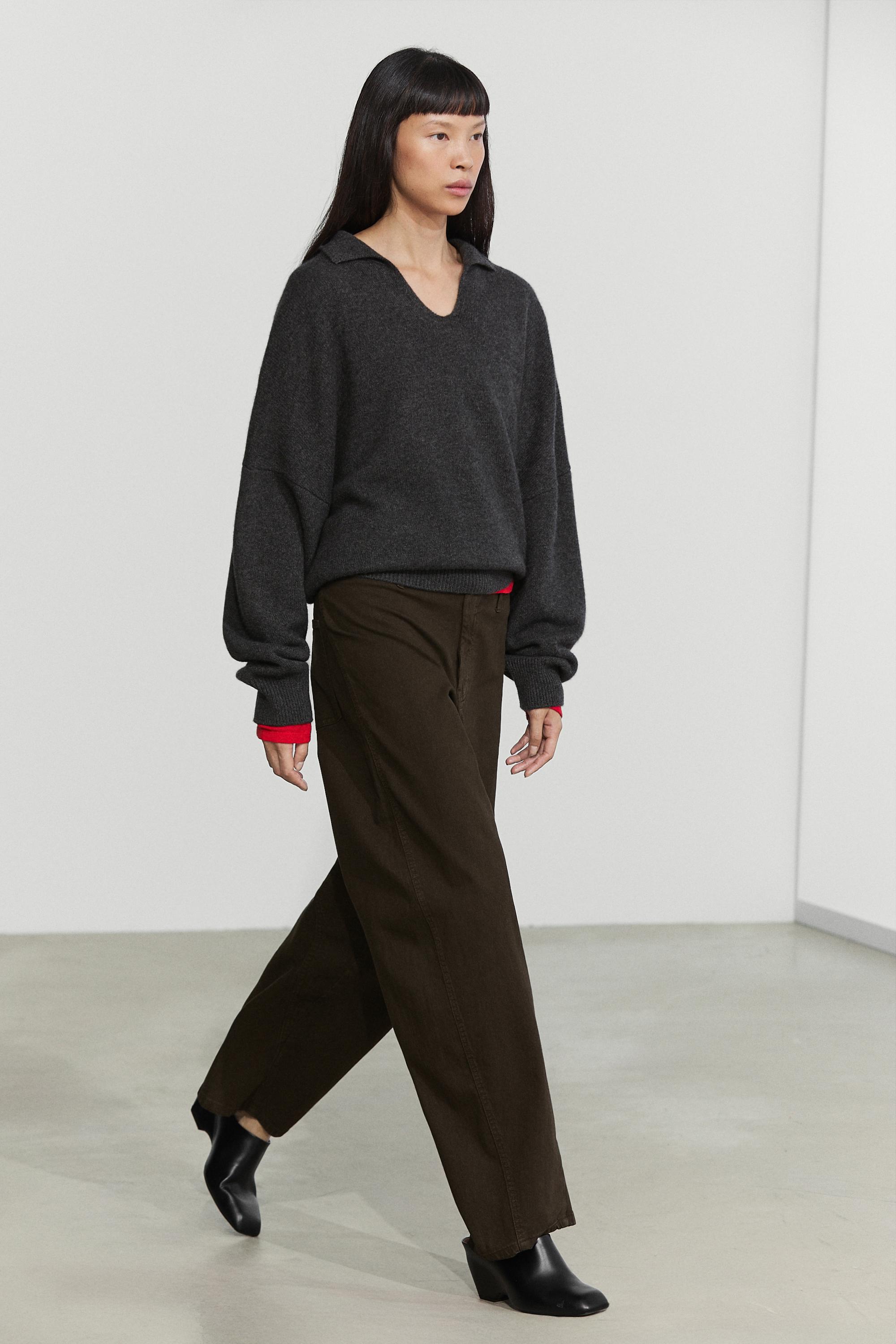 Pants carrot fit seam details