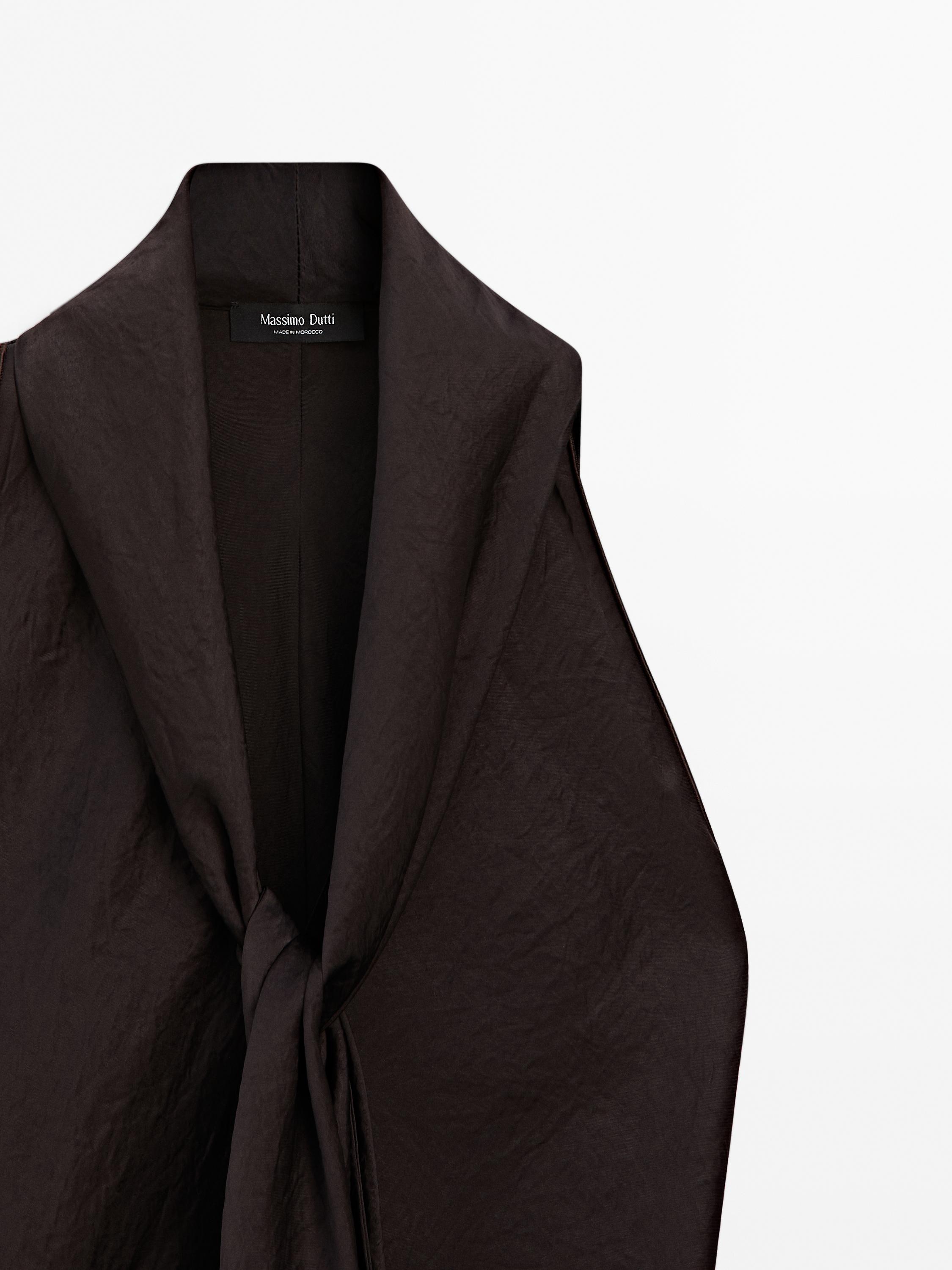 Flowing top with tie detail