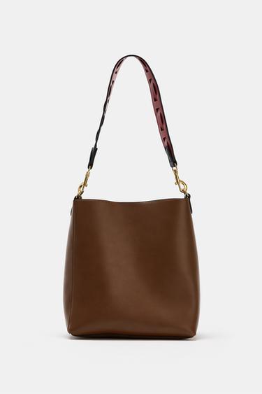BOLSO SACA  DETALLE ASA - Tostado oscuro de Zara