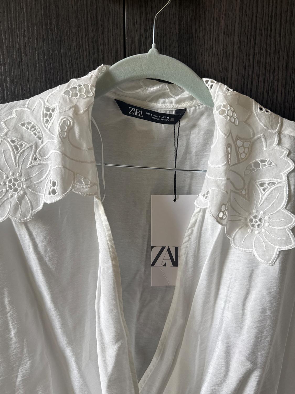 TOP CUELLO BORDADO - Image 2