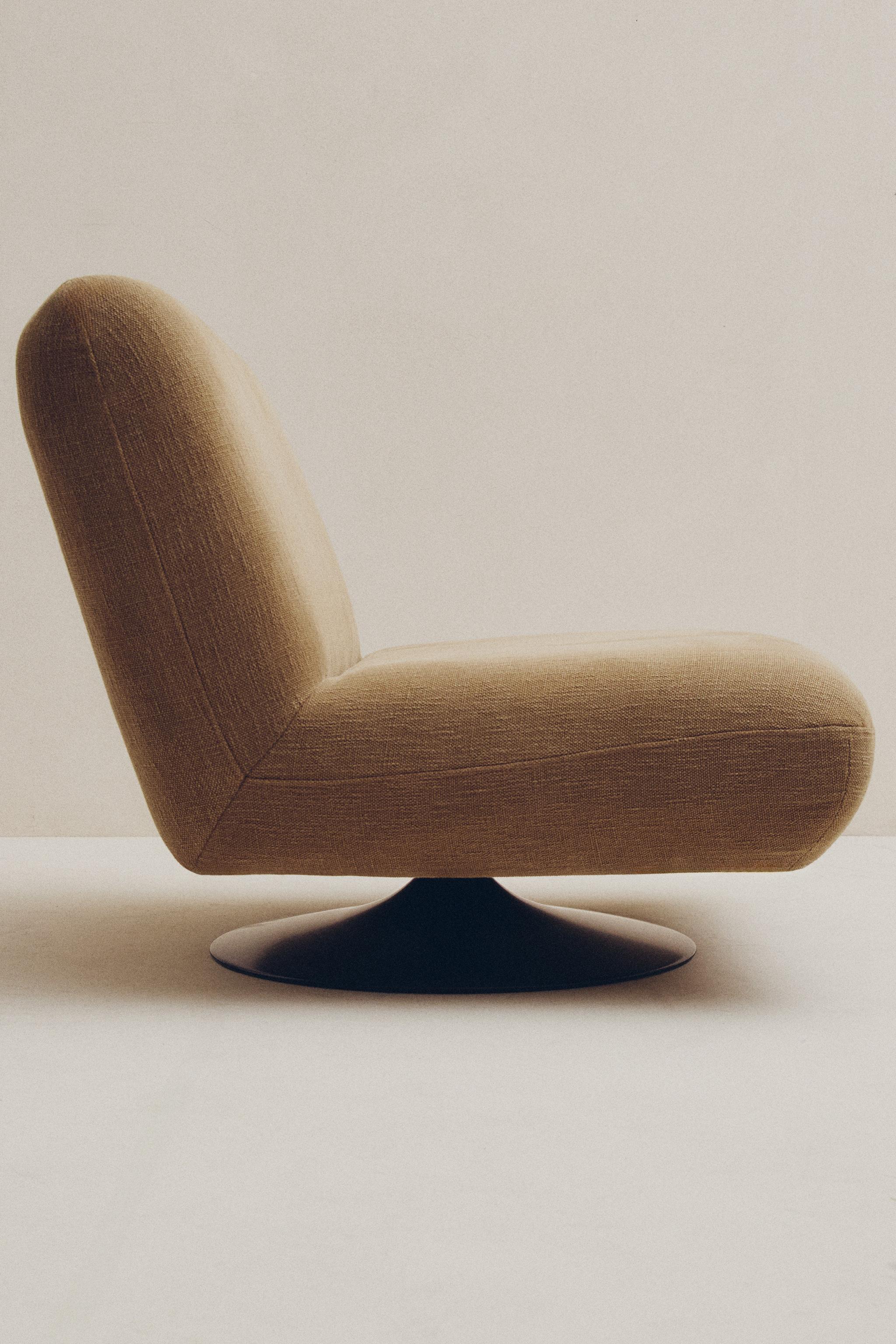 COTTON SWIVEL ARMCHAIR
