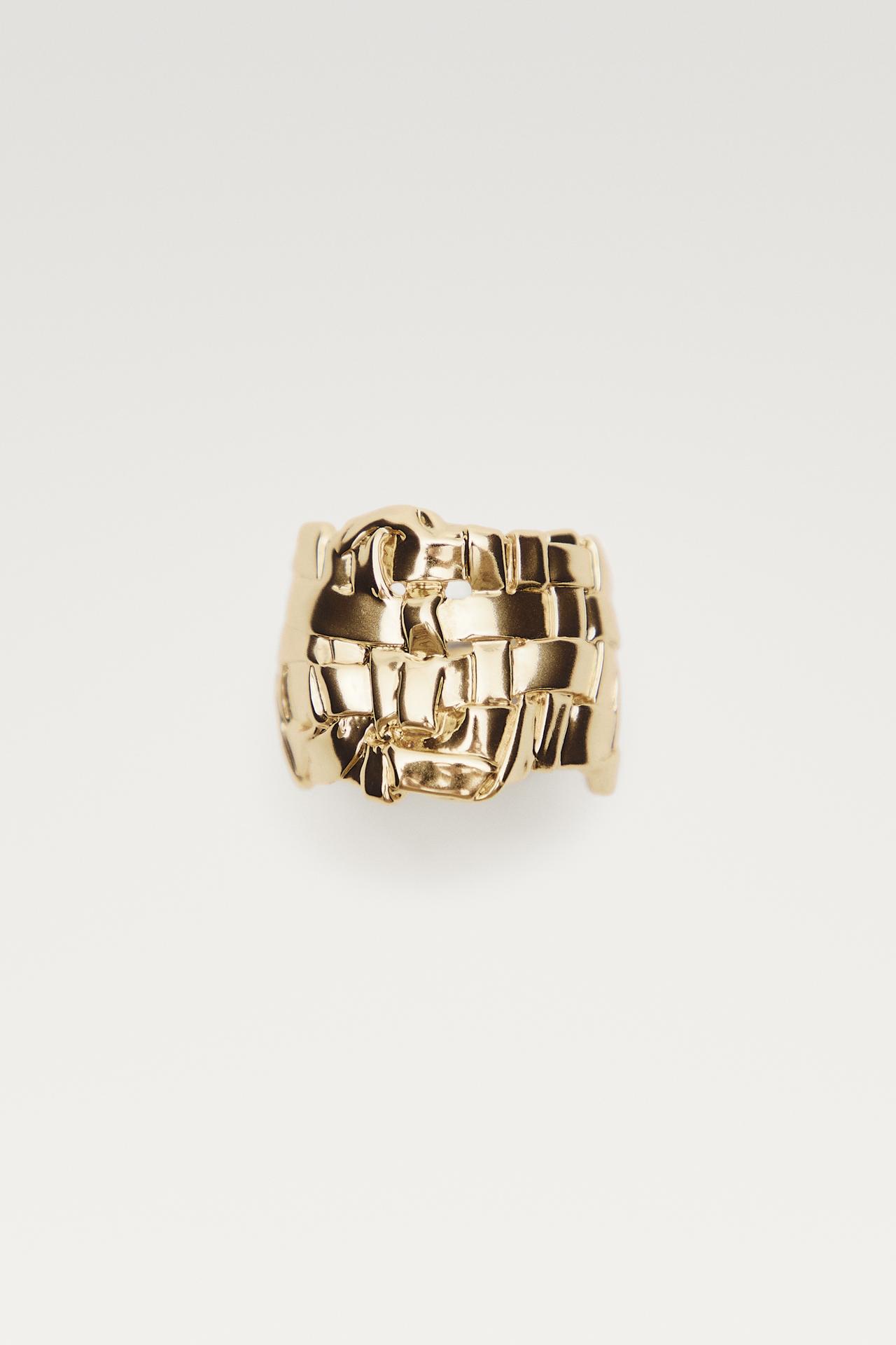 Basket detail ring — Golden