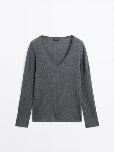 Jersey punto trenzado cuello pico - Gris de Zara